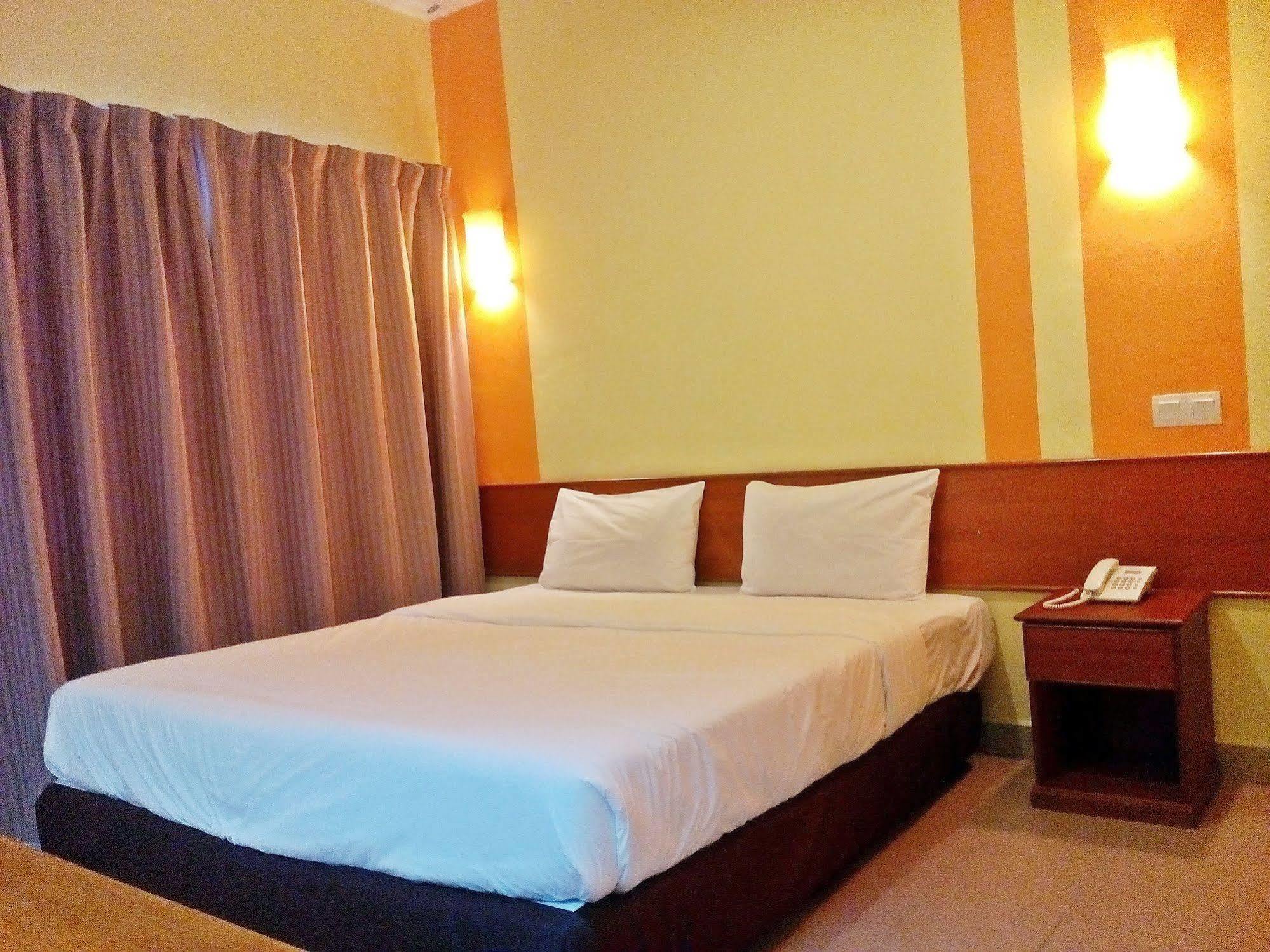 Sun Inns Hotel Sitiawan Exterior foto